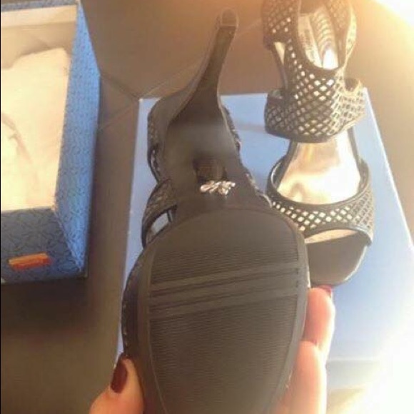 Vera Wang heels - Picture 2 of 3